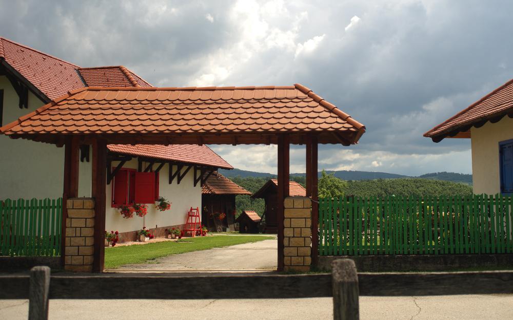 Etno Selo Rajski Konaci Leusici Exterior photo